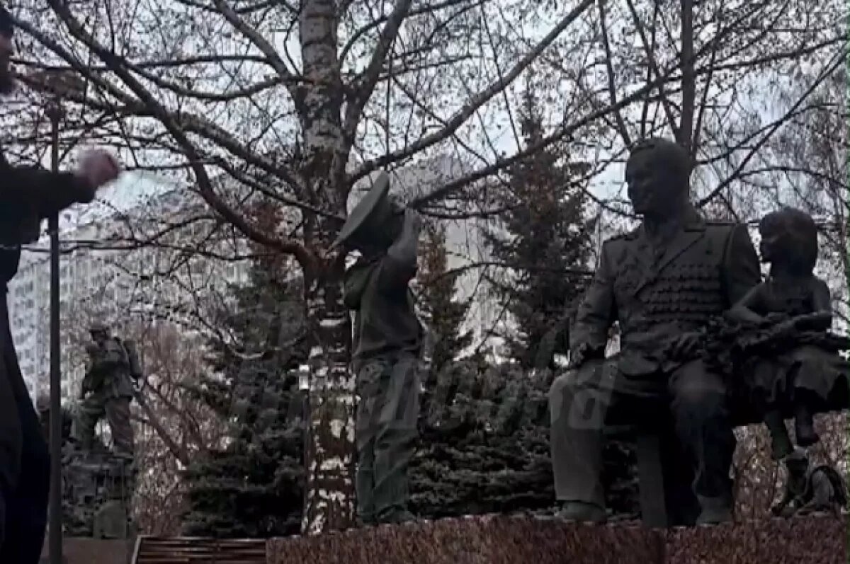    В Москве завели дело на бойца ММА Заура Исмаилова за спарринг с памятником