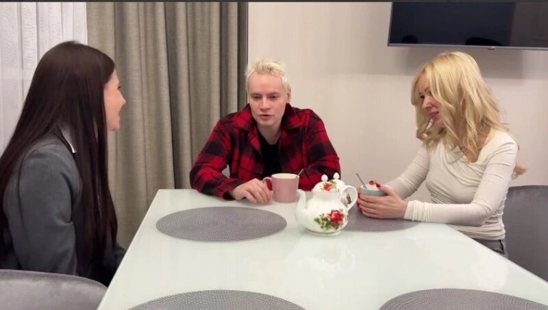 Фото из открытых источников. Шаман и Екатерина Мизулина в гостях семьи Героя России