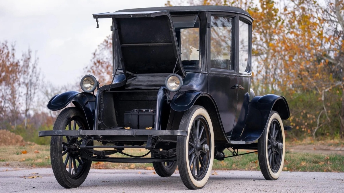 Milburn Light Electric Model 27L 1920 года