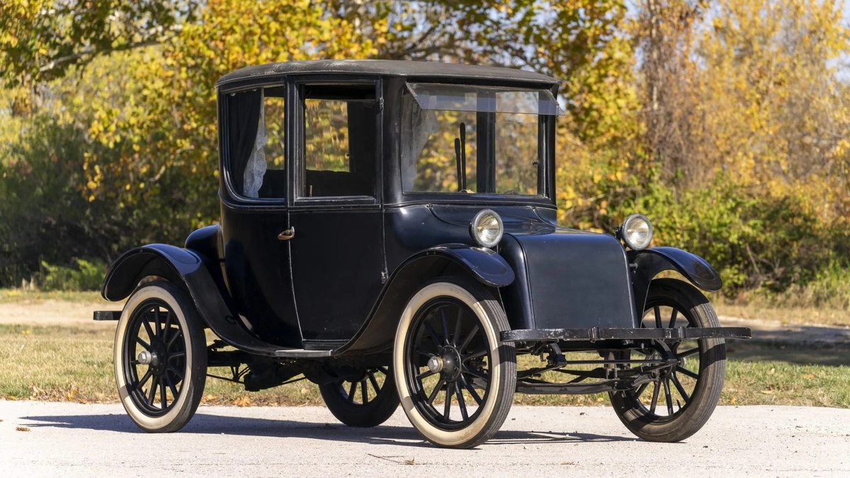 Milburn Light Electric Model 27L 1920 года