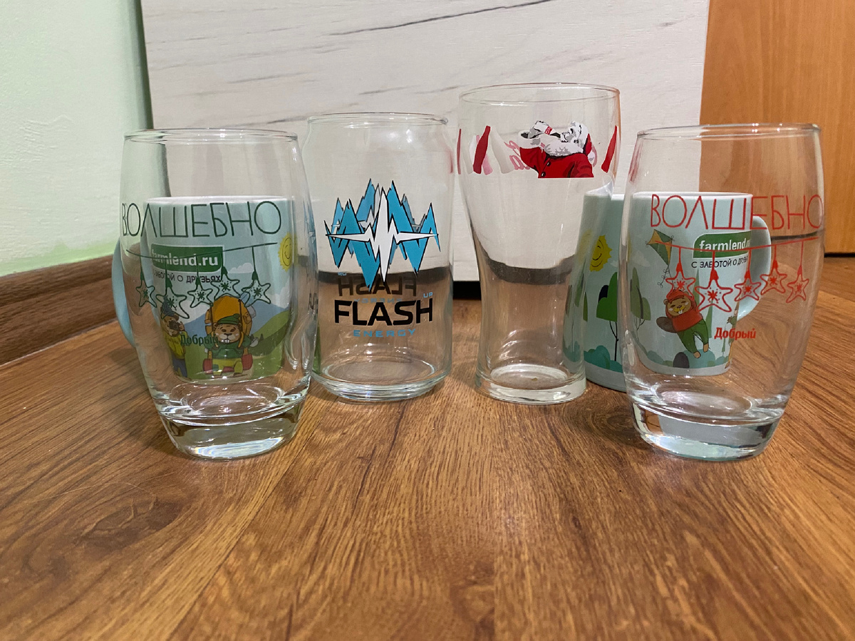 Стаканы с разных акций 