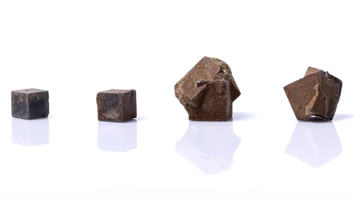 Форпост Северо-Запад / Санкт-Петербургский Горный музей / Лопарит