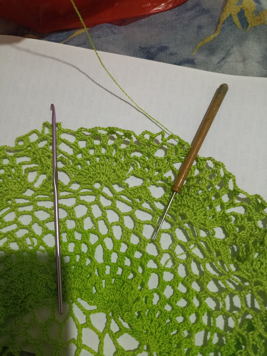 Крючками я отметила рапорт узора. 