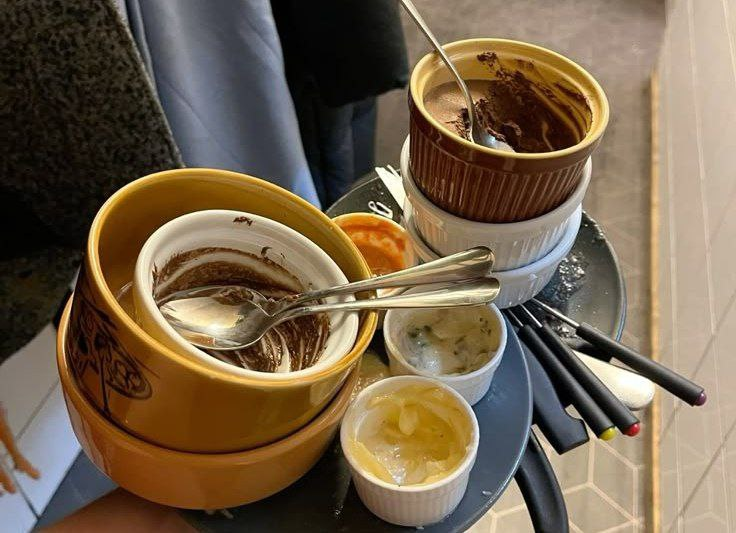 только всё это на шатающемся подносе