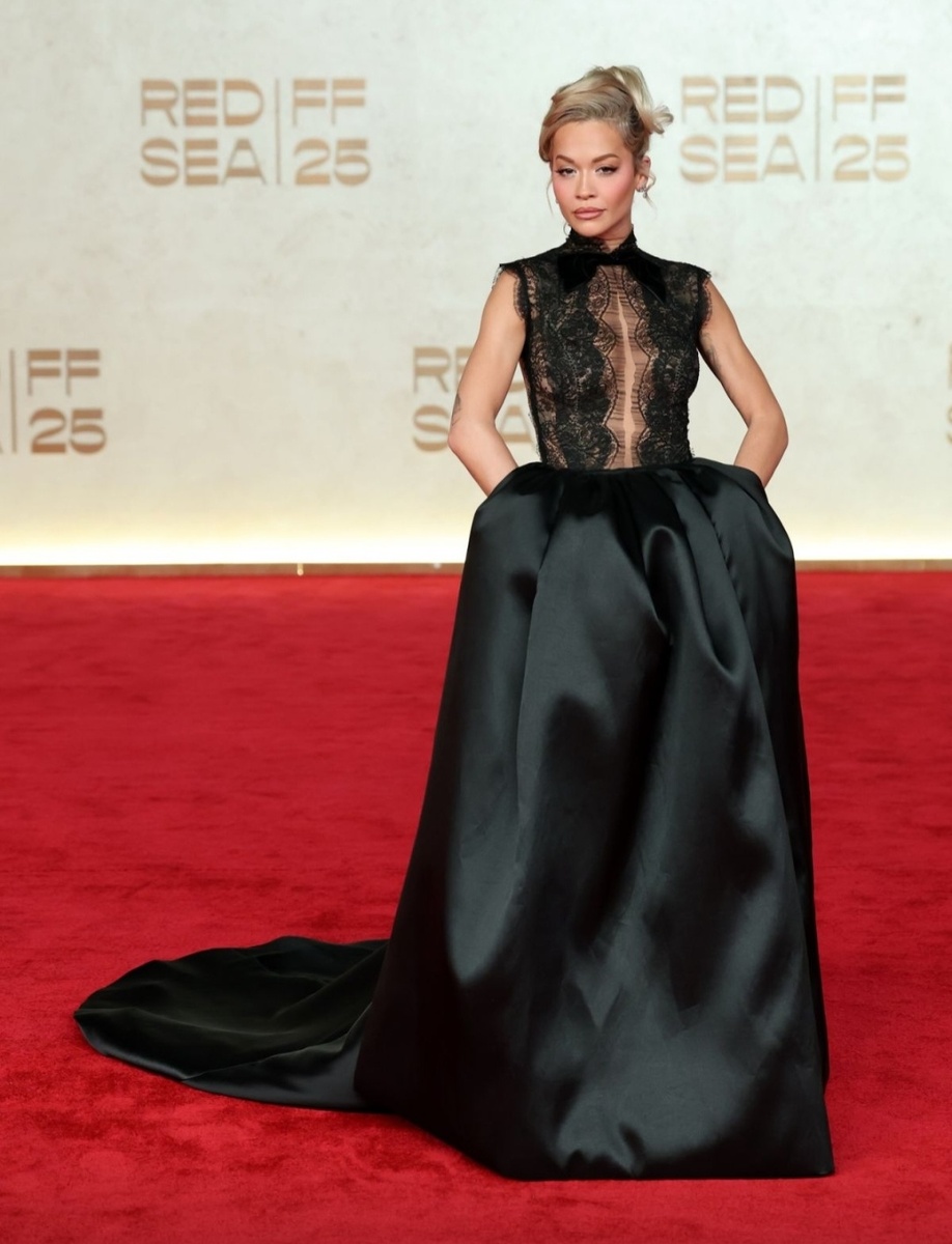 Рита Ора на Церемонии Открытия Red Sea Film Festival 2025. Материал из сети.