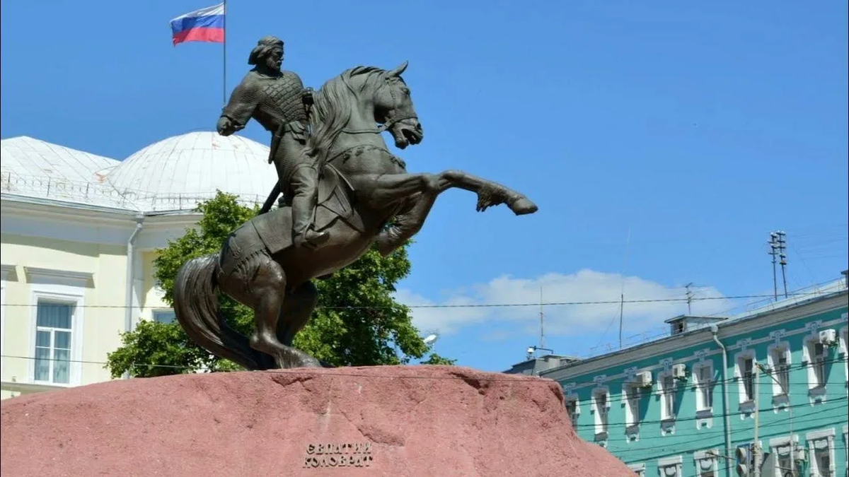 Памятник Евпатию Коловрату в Рязани