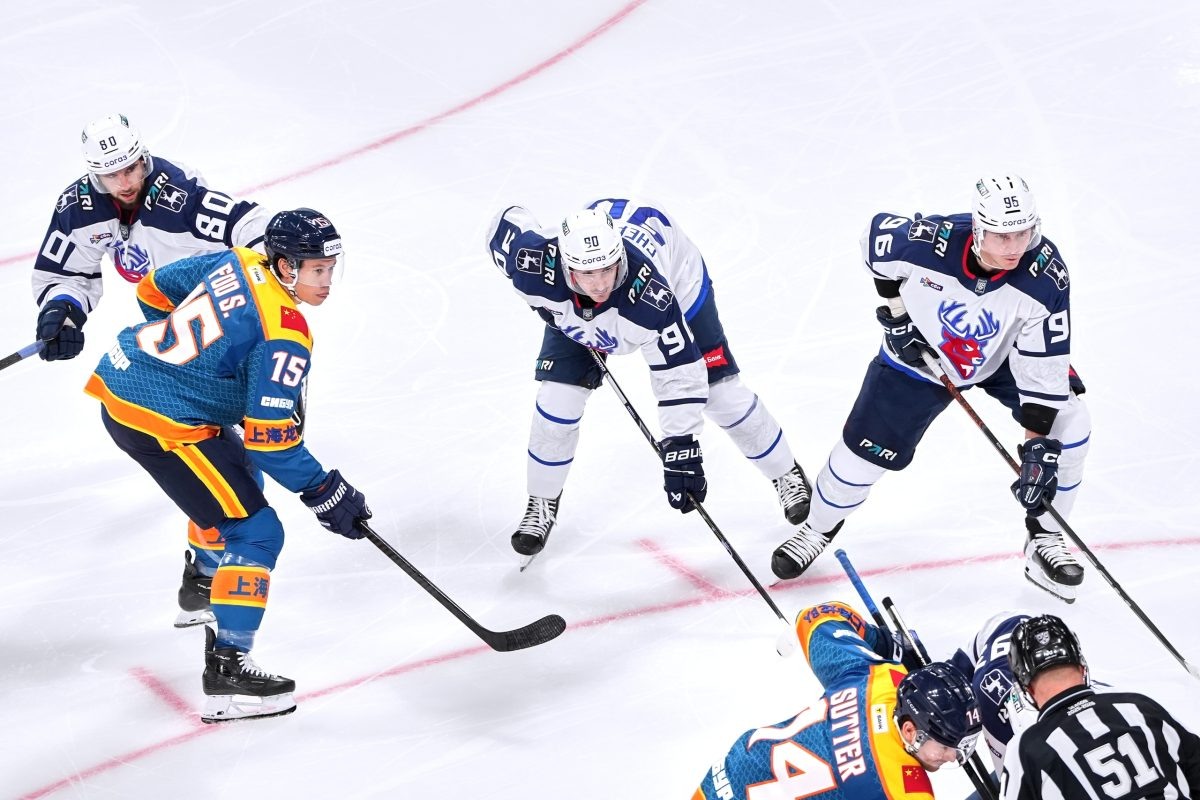    Илья Чефанов (№ 90) принёс торпедовцам вторую подряд буллитную победу