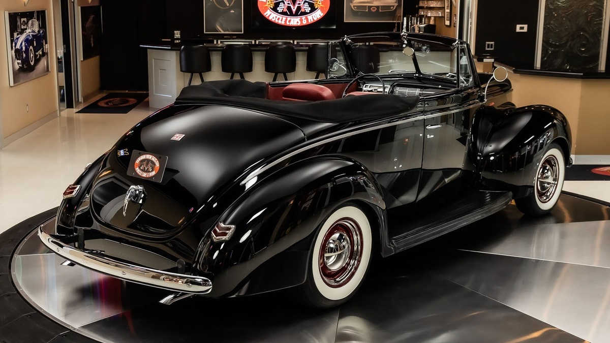 Ford De Luxe 1940 года