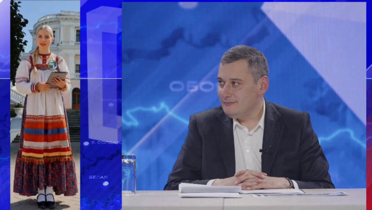     ЦифроваяКуряночка — соведущая на Прямой линии с Александром Хинштейном