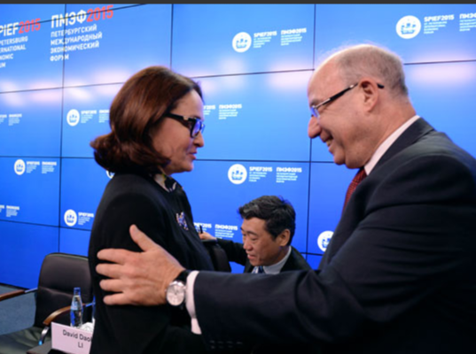 Председатель Центрального банка РФ Эльвира Набиуллина и председатель J.P. Morgan Chase International Якоб Френкель