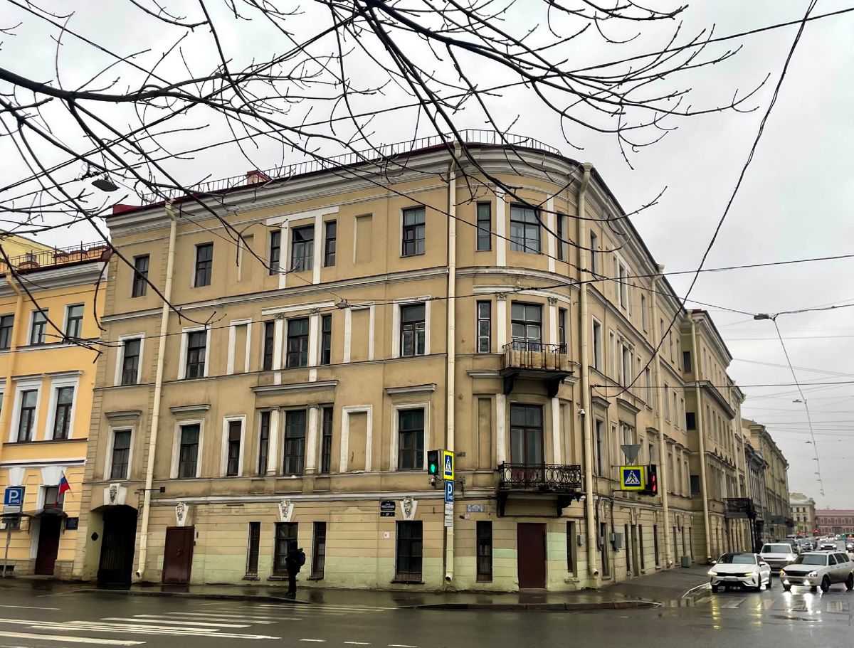 Дом в Петербурге, где жила Зинаида Серебрякова (ул. Глинки, 15/пр. Римского-Корсакова, 37)