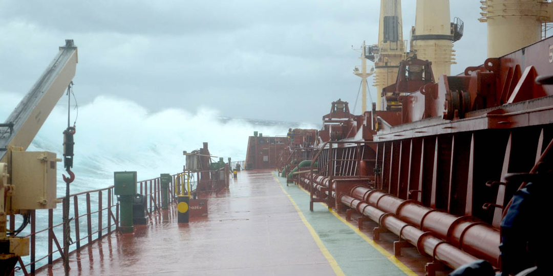 «Нет ничего постояннее моря»: Михаил Малыгин — о работе в океане и жизни моряка