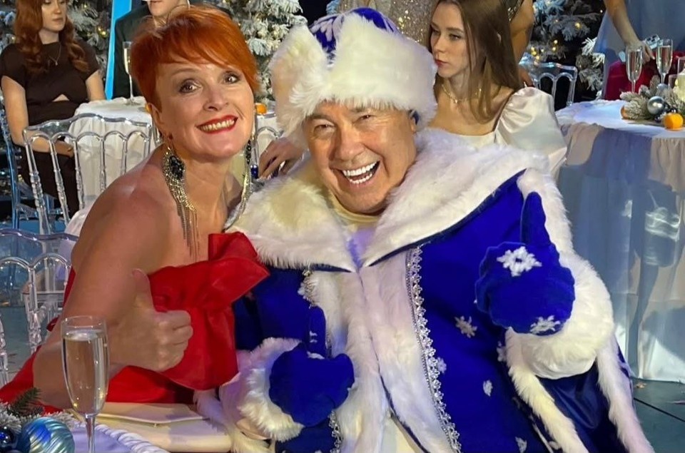    Певец вовсю готовится к Новому году. Фото: личная страница Александра Солодухи в соцсети.