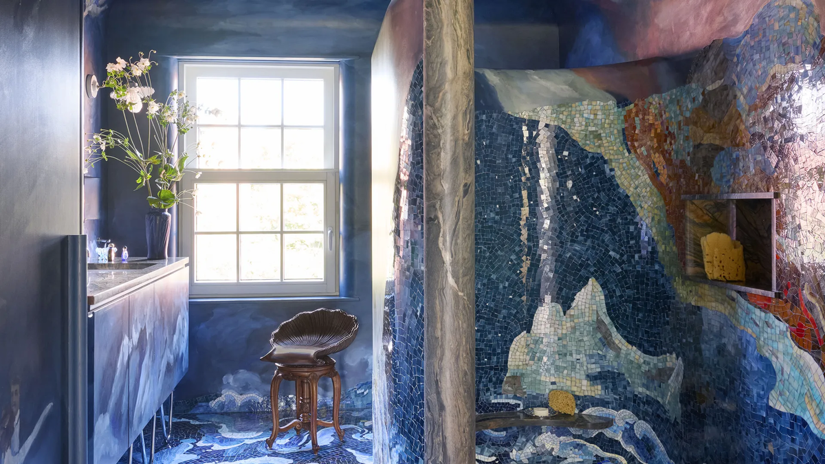 Мраморная ванна в миланском стиле, душевая кабина из стеклоблоков и другие ванные комнаты