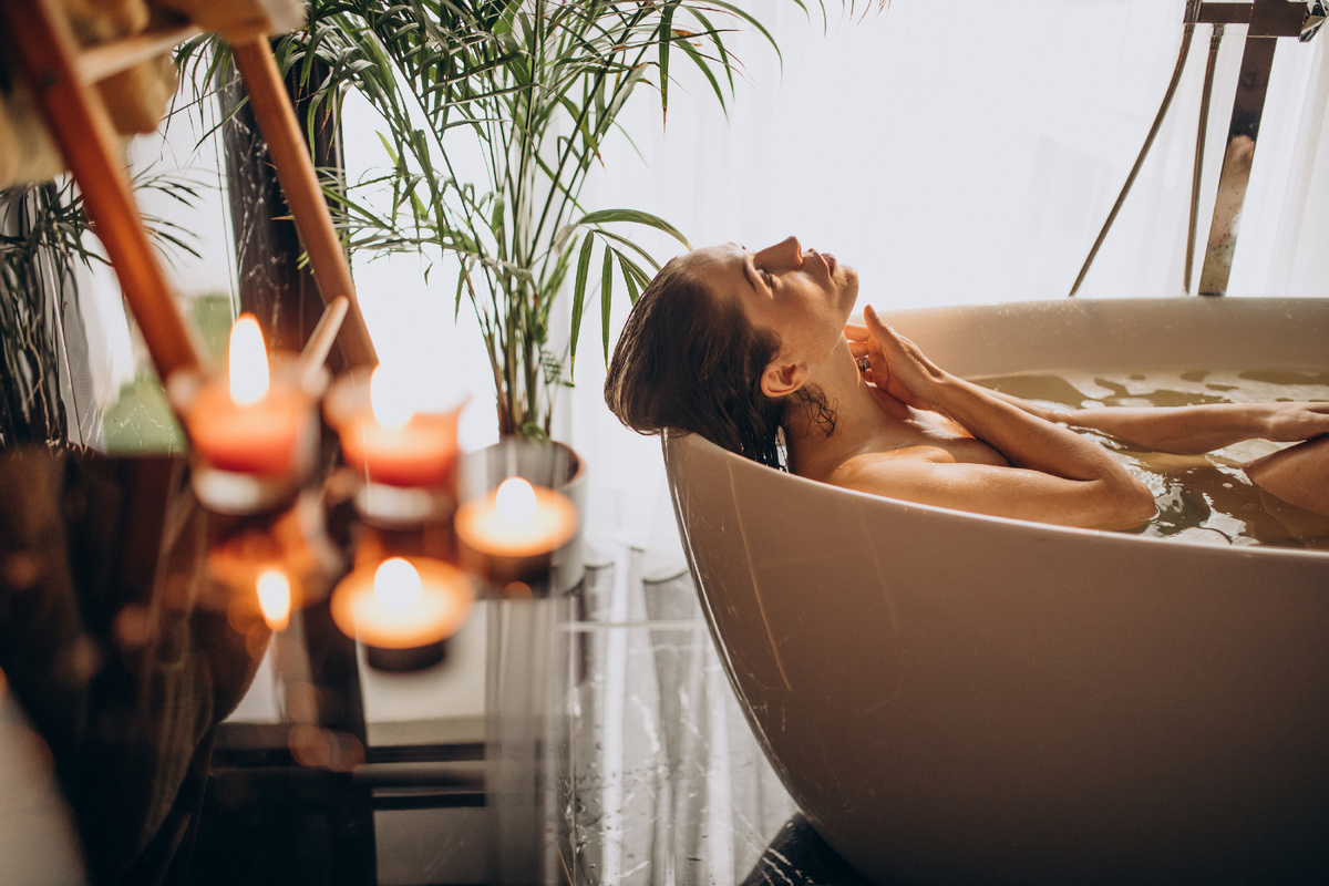 <a href="https://ru.freepik.com/free-photo/woman-relaxing-bath-with-bubbles_10705112.htm#fromView=search&page=1&position=4&uuid=5bb62e3c-4846-4ee1-a692-8325d30bfc8a&query=%D0%B4%D0%B5%D0%B2%D1%83%D1%88%D0%BA%D0%B0+%D0%BF%D1%80%D0%B8%D0%BD%D0%B8%D0%BC%D0%B0%D0%B5%D1%82+%D0%B2%D0%B0%D0%BD%D0%BD%D1%83">Изображение от senivpetro на Freepik</a>