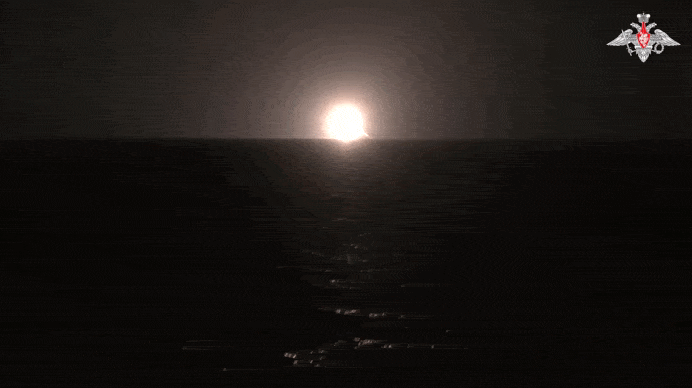    Подводный крейсер "Император Александр Третий" выполнил пуск баллистической ракеты. Видео из официального ТГ-канала Минобороны