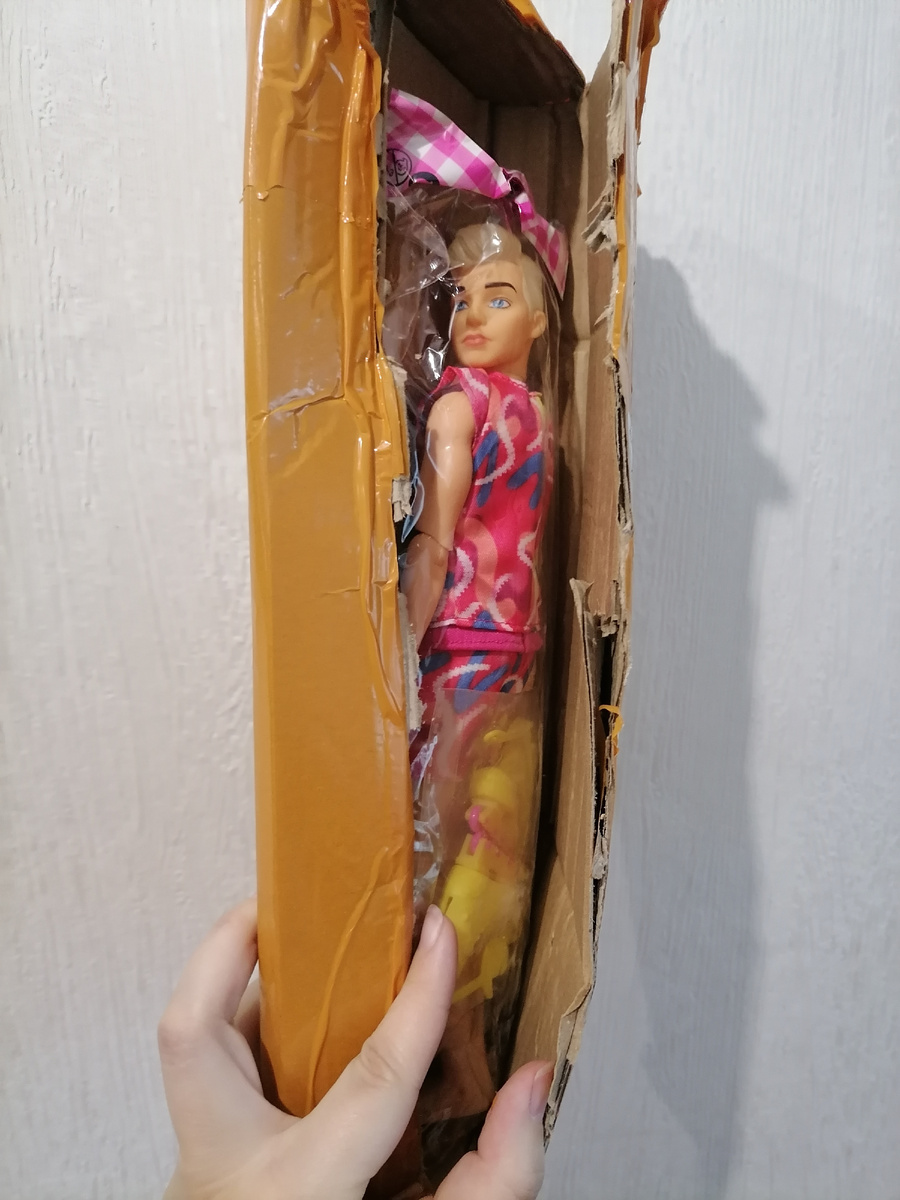 Лукаво выглядывает из коробочки