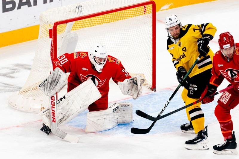    Фото пресс-служба ХК «Автомобилист»/Игровой момент