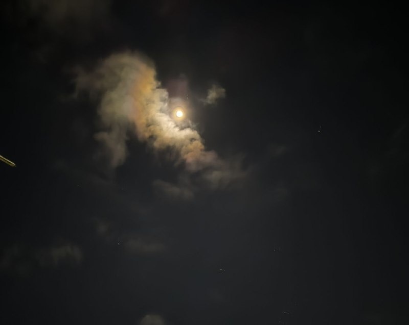    Луна в ночь на 6 декабря. Фото Анны Зубаревой