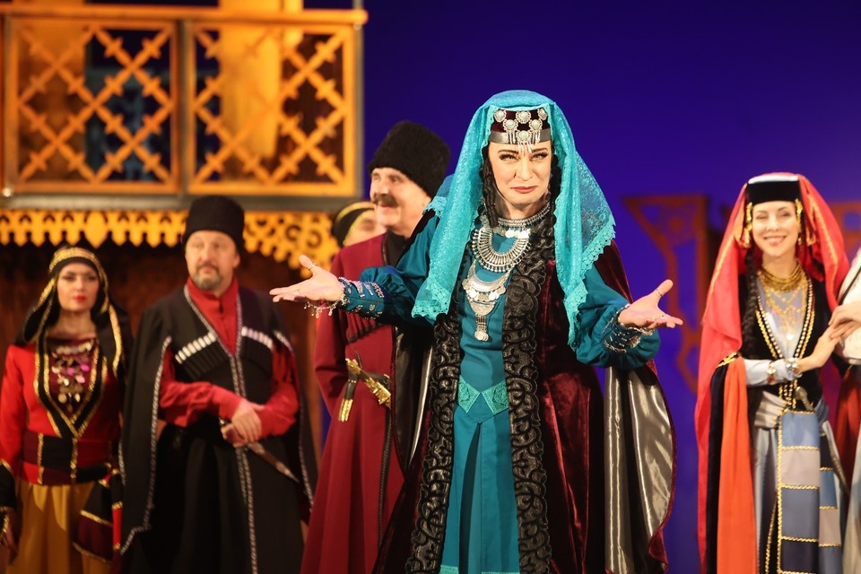    Веселая постановка предстала перед зрителями в обновленной версии, став еще ярче и энергичнее. Фото: Пресс-служба театра им. Луначарского