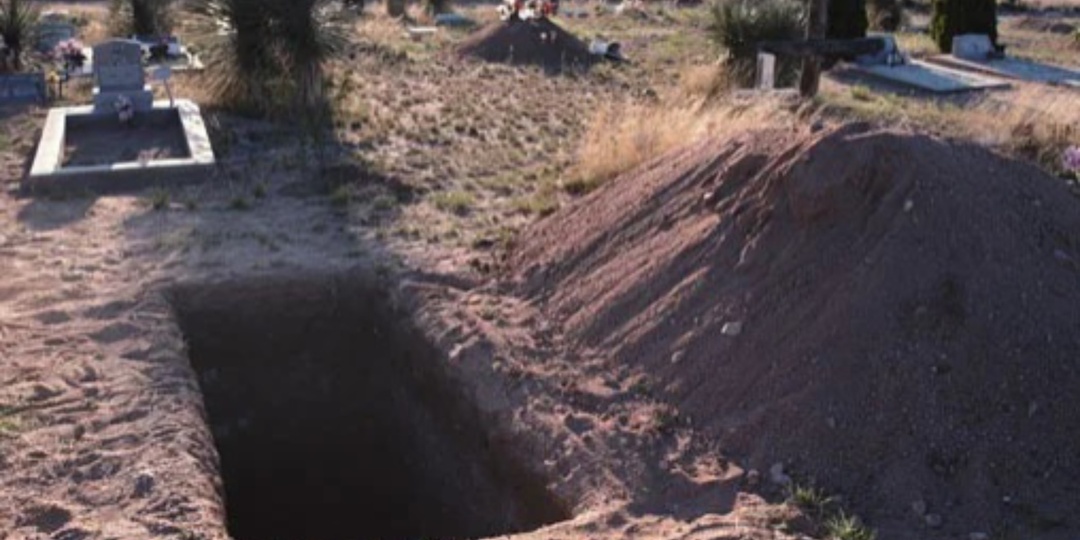 Разговор в могиле. (Страшные истории)