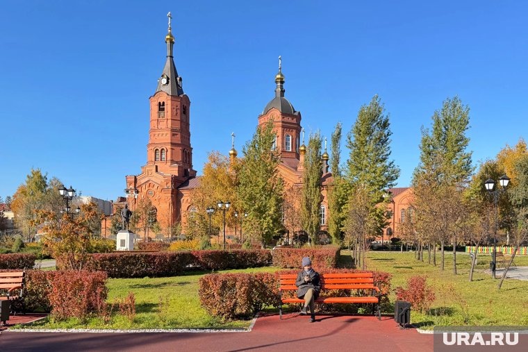    Собор, посвященный святому Александру Невскому, был третьим городским храмом