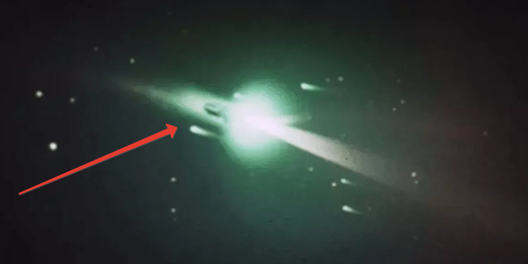 Гигантский корабль размером с планету летит следом за кометой 3I ATLAS