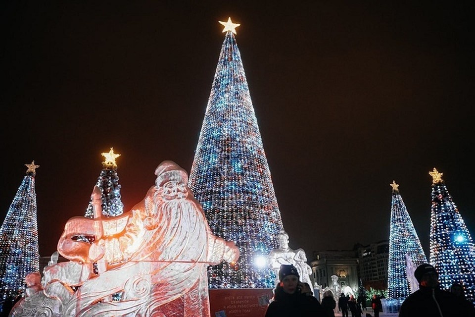    На площади Куйбышева в Самаре вновь развернут новогодний сказочный городок. Светлана МАКОВЕЕВА
