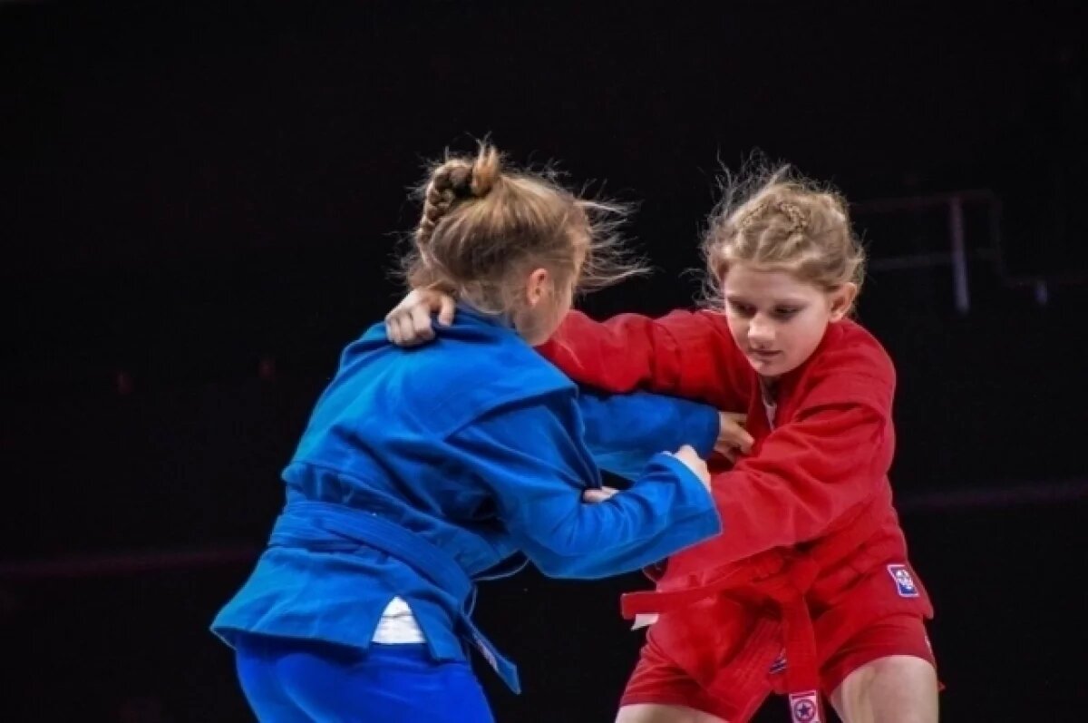    Школьники из Северска завоевали медали на соревнованиях по самбо
