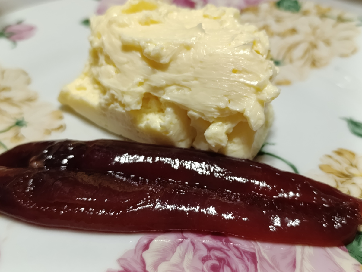 Икра солёной сельди и масло