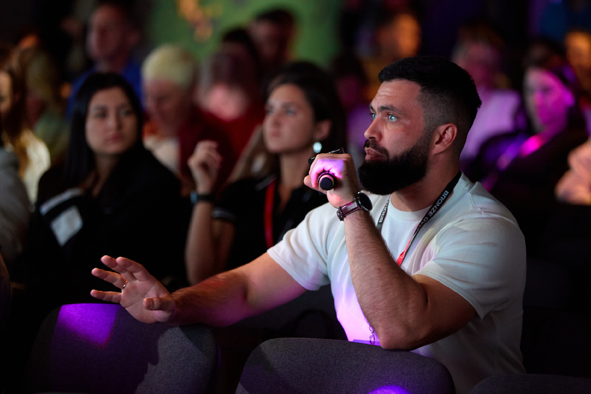 Руководитель - это сложная профессия. Говорю об этом на конфереции Брайт.Конф