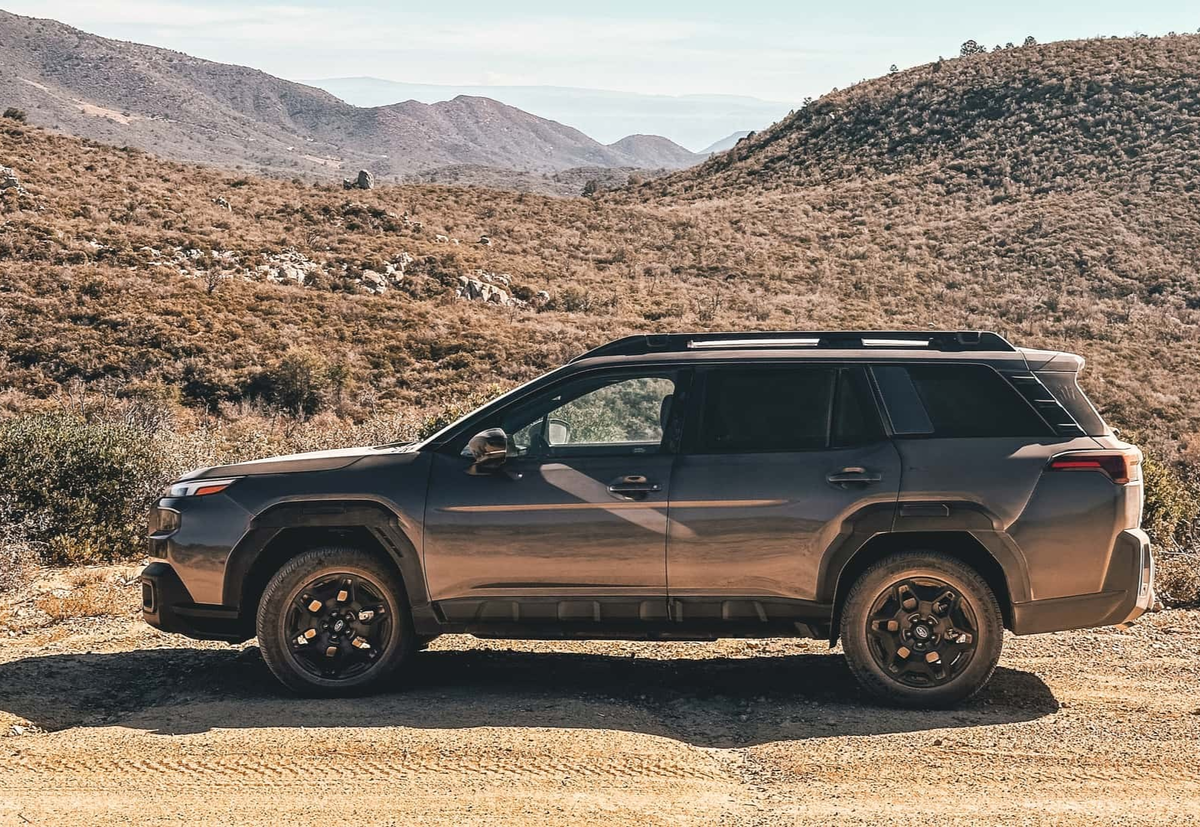 Subaru Outback 2026 – вид сбоку