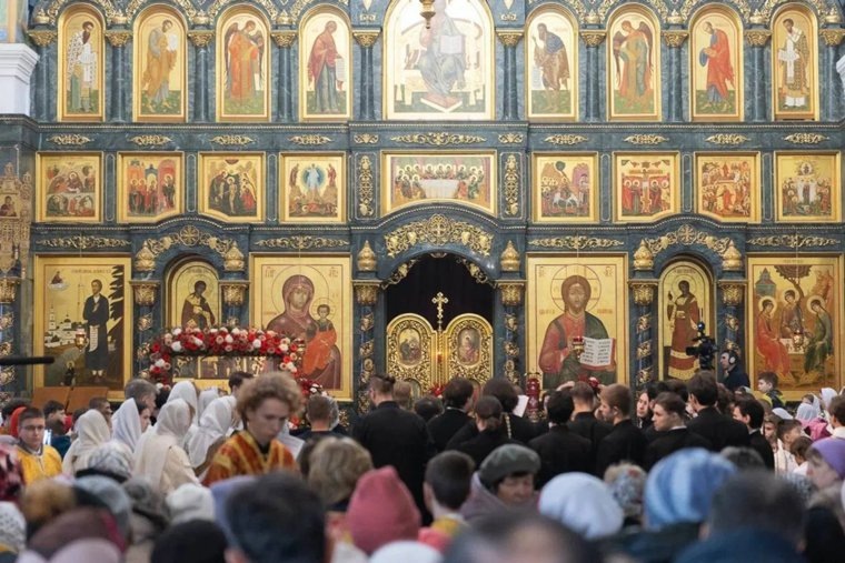 Тысячи верующих екатеринбуржцев пройдут крестным ходом в День святой Екатерины