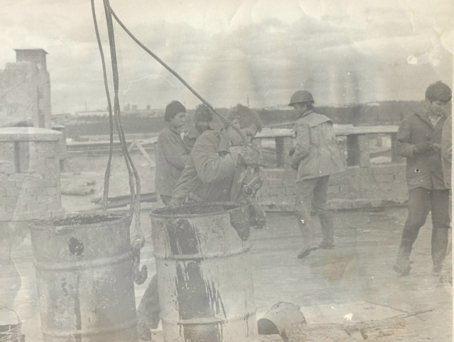 Та сама крыша.... Мой рукав воооон там, справа....