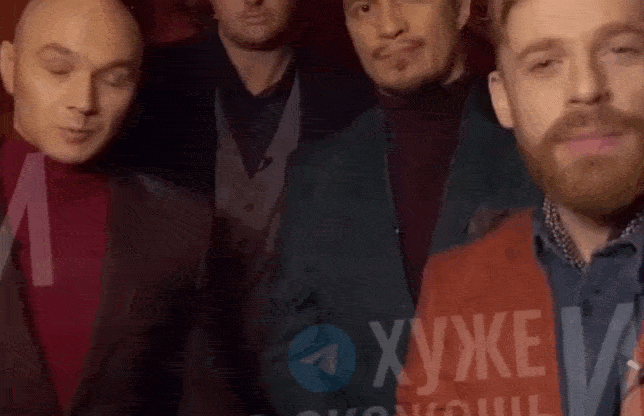    Музыканты предложили свою альтернативу гимну - хоть стой, хоть падай. Видео: ТГ-канал "Хуже и не скажешь"