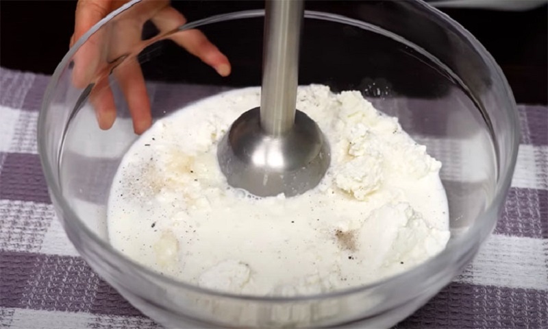 Легкий клубничный десерт без выпечки: быстрый рецепт для праздничного стола  