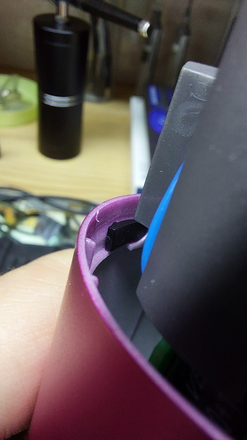 Индикатор изнутри выглядит ещё забавней, это пластиковая заглушка. (листайте, есть еще картинки)