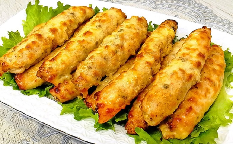 Новогодние куриные рулетики: сочная закуска, которая удивит гостей