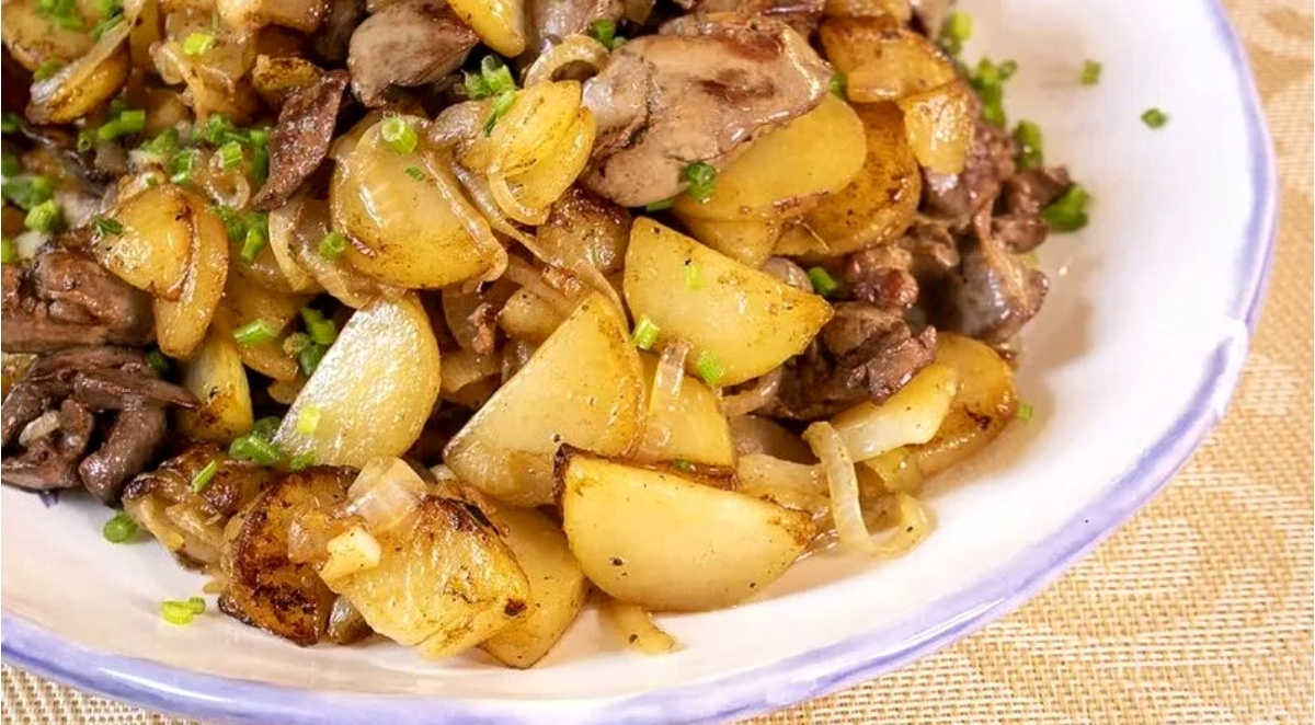 Куриная печень с картофелем