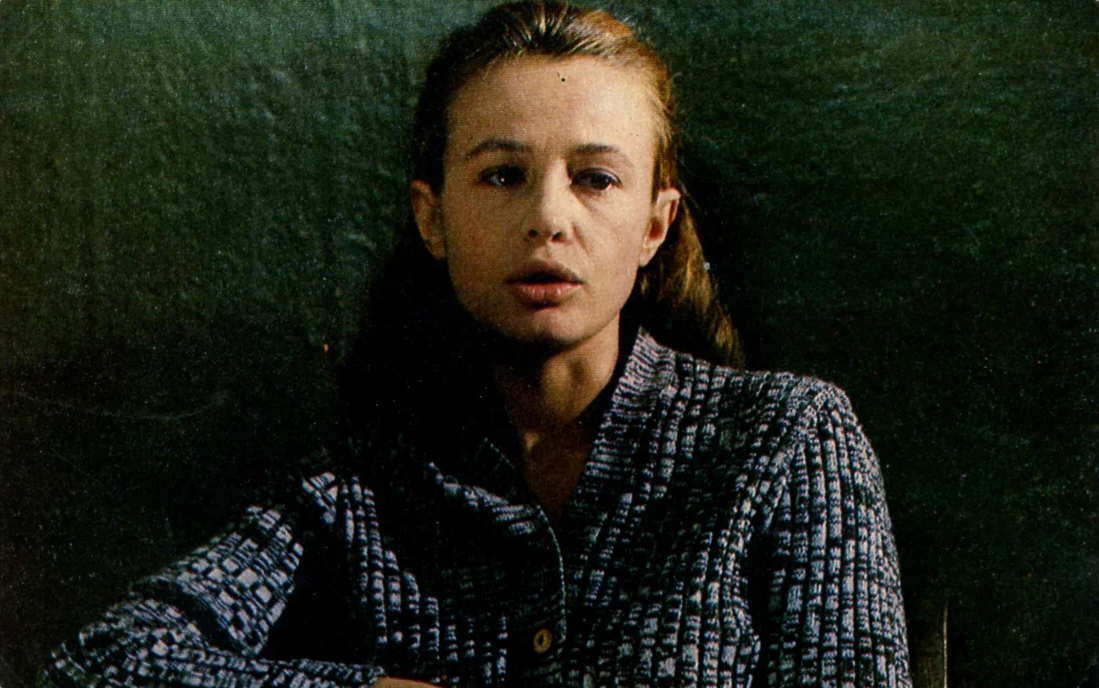 Валентина Костина (Марина Неёлова), кадр из фильма "Слово для защиты" (1977)