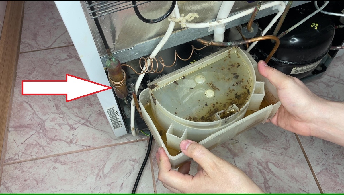 Так выглядит фильтр - осушитель на бытовом холодильнике