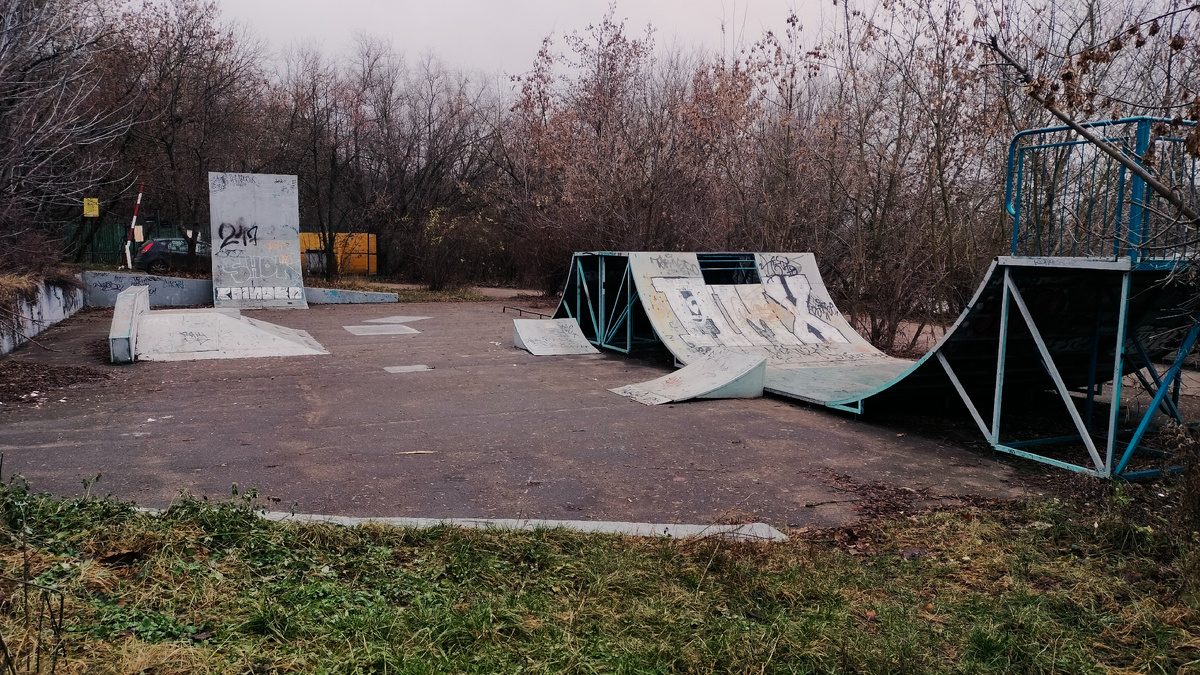 Заброшенный скейт-парк