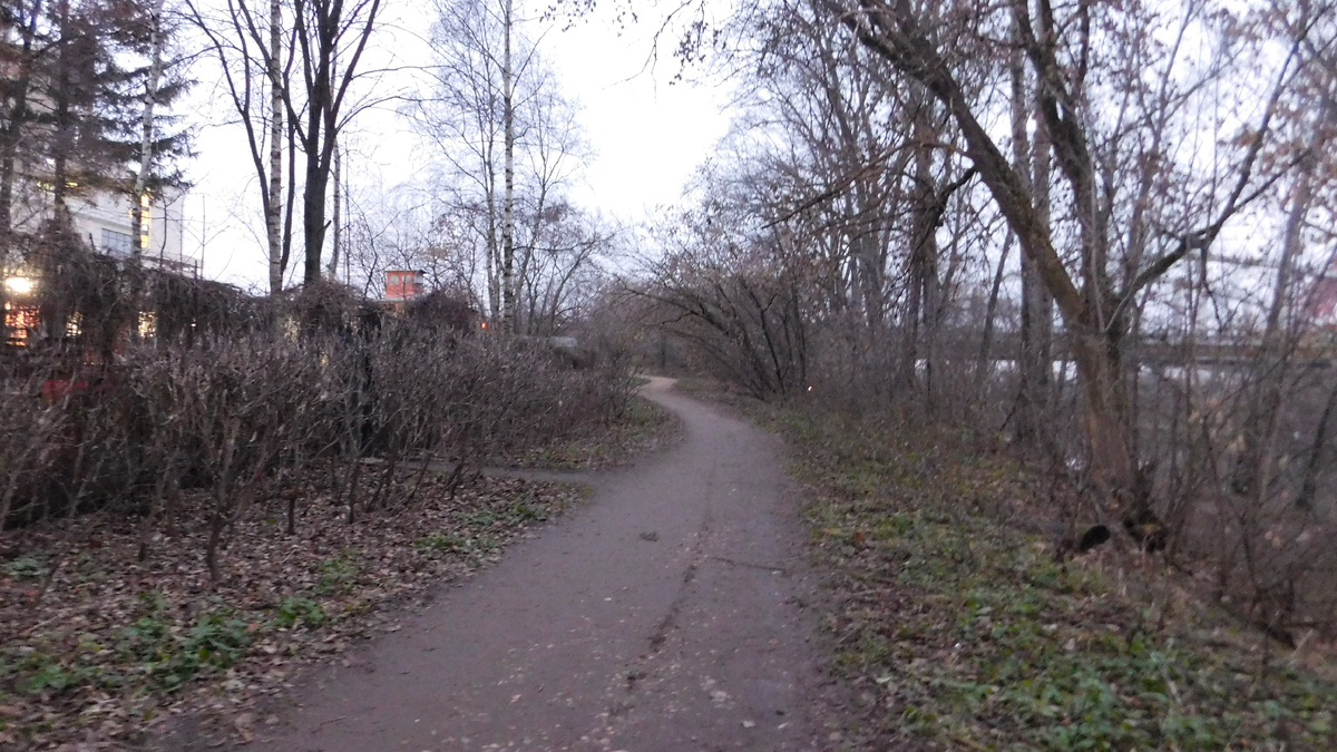 Тропа по набережной