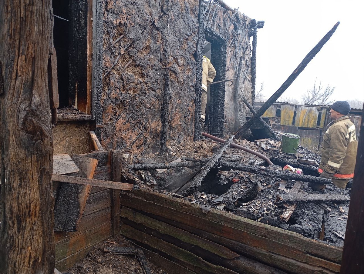 Пожар начался рано утром