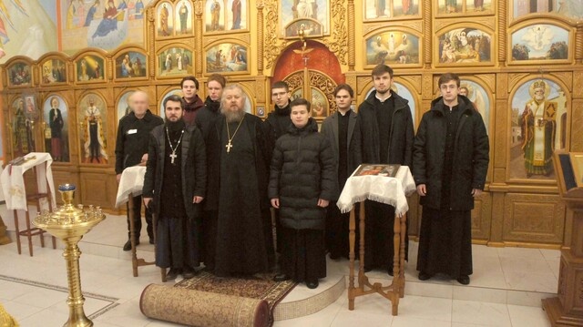 Московские семинаристы посетили колонию в Тверской области, говорили о духовном