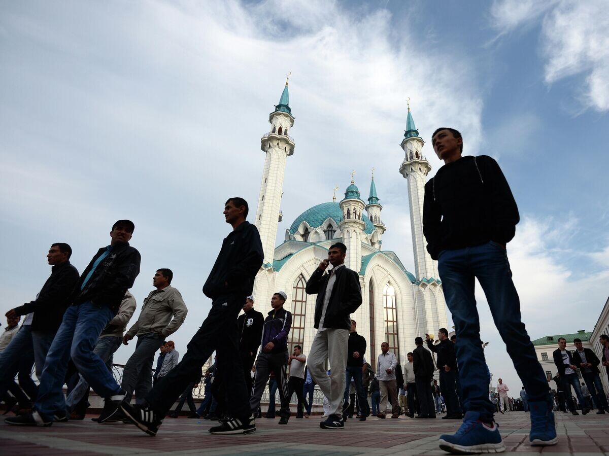    Празднование Ураза-байрама в Казани© РИА Новости / Максим Богодвид