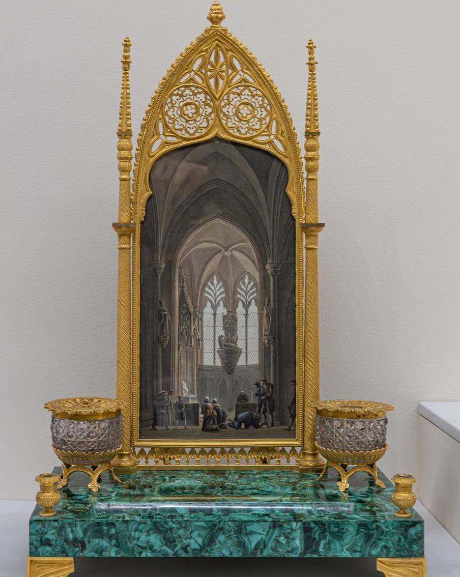 Пресс-служба ГИМ
Чернильный прибор из малахита и бронзы. 1820–1830 гг. Санкт-Петербург.