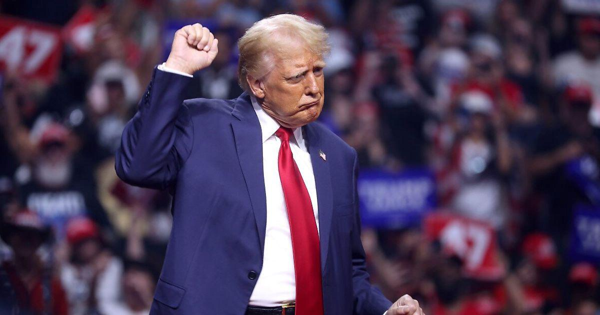 Танец Трампа не пародировал только ленивый юморист, однако сам Дональд его ничуть не стесняется)