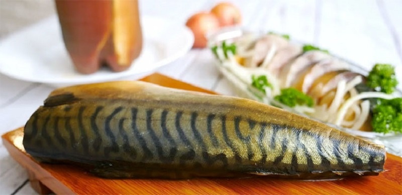 Домашняя копченая скумбрия в бутылке: вкус костра без дыма и специальной коптильни