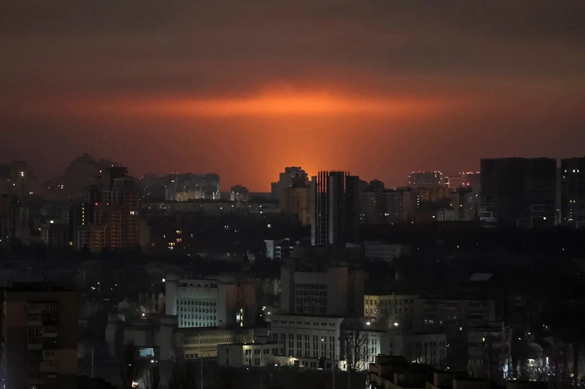    Более 70 серий взрывов прогремели в 18 регионах Украины.